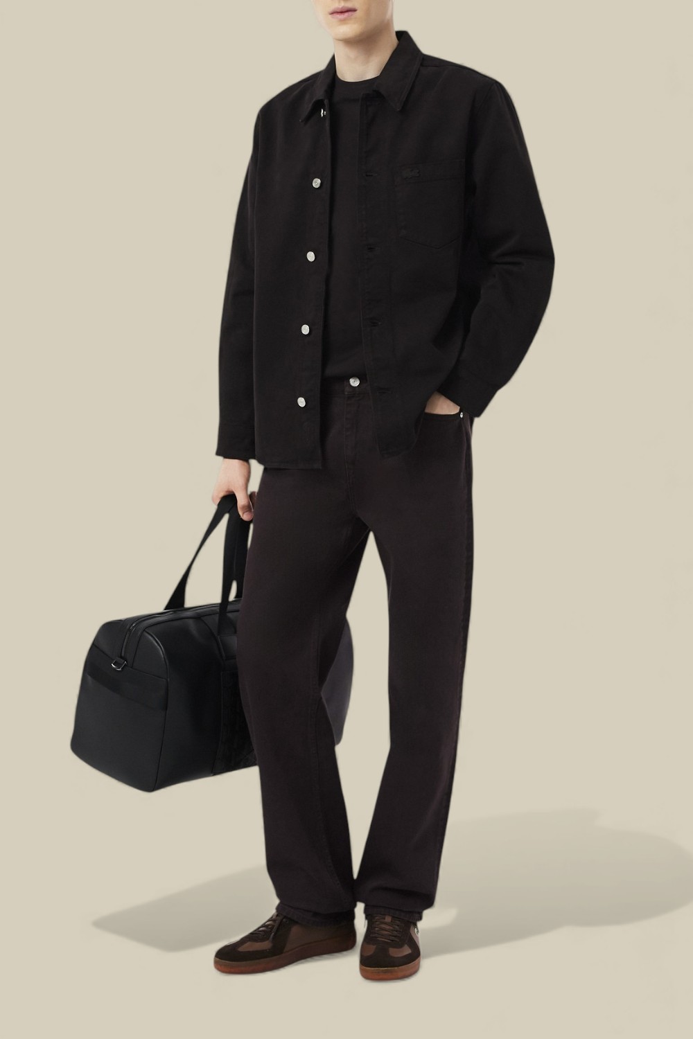 תמונת כל הלוק של מכנסי ג'ינס בגזרה ישרה